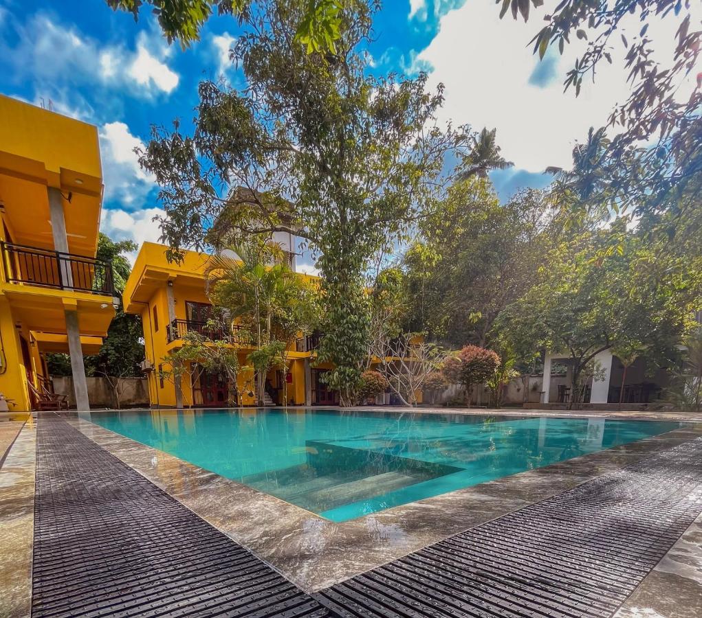 Отель Easy Living Хиккадува Экстерьер фото