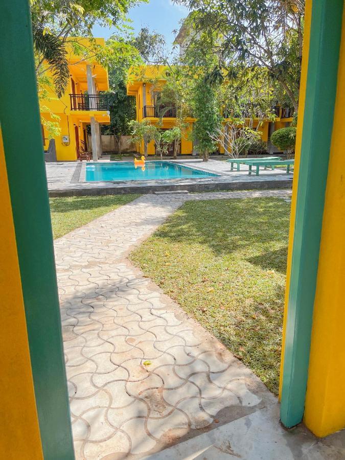 Отель Easy Living Хиккадува Экстерьер фото