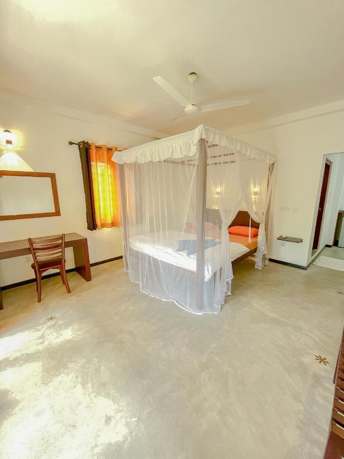 Отель Easy Living Хиккадува Экстерьер фото
